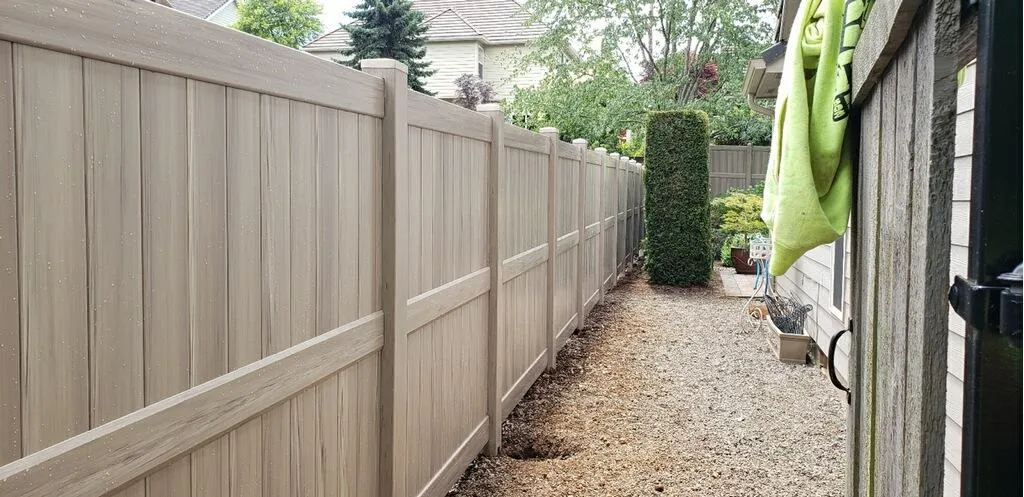Vinyl Fences     Fence Me In     Connect Now